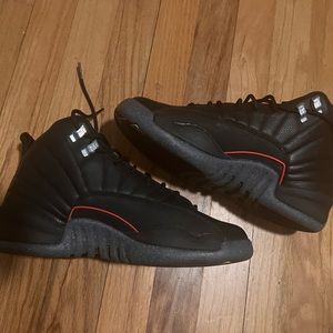 Black Jordan 12 retro size 7y